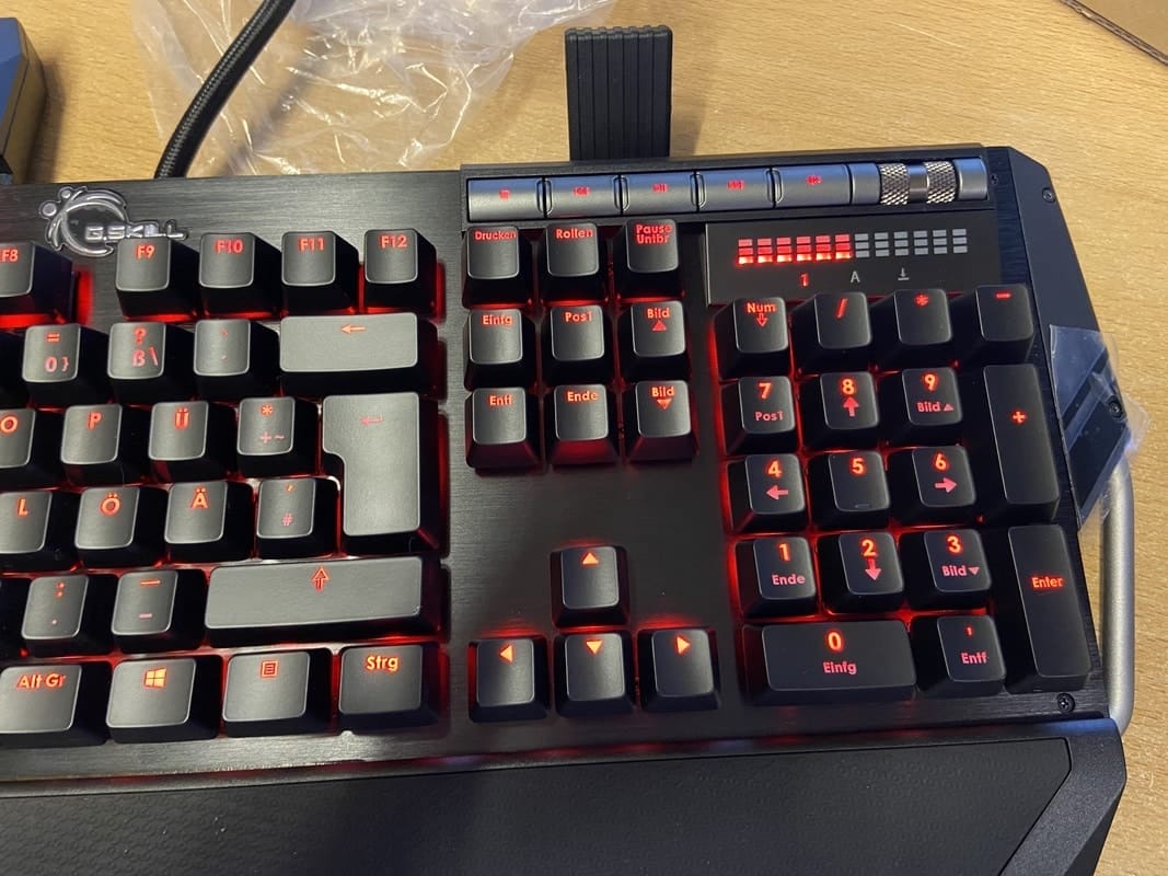 G.Skill Ripjaws KM780 Cherry MX Red Qwertz DE